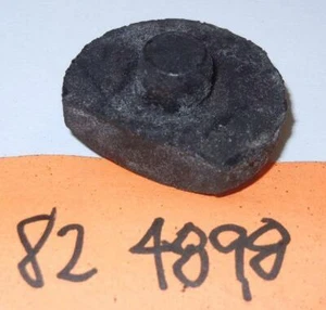 Triumph 500 650 Genuine UK Seat Buffer Rubber 82-4898 % - Foto 1 di 1