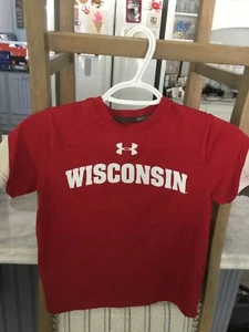 UNDER ARMOUR WISCONSIN ROT KURZARM JUGENDGRÖSSE SMALL - Bild 1 von 4