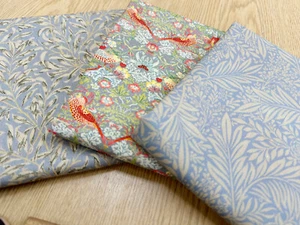 FAT QUARTER FABRIC BUNDLE - William Morris Grey Floral Bird Print Fabric - Picture 1 of 4