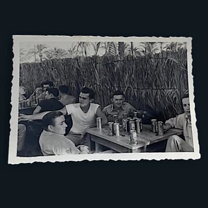 1950s Military Photo #14 Officers off Duty Drinking Smoking - Imagen 1 de 1