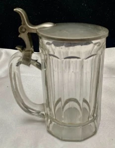 ANTICA PIETRA BIRRA VETRO TRASPARENTE PIOMBO PESANTE con coperchio in peltro, usata leggera, c1880 g - Foto 1 di 8