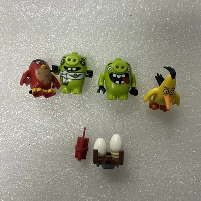 Lego Angry Birds minifigures lot. Birds Pigs Eggs Dynamite - Image 1 of 4