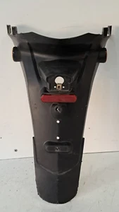 PARAFANGO PORTATARGA POSTERIORE PEUGEOT TWEET 125 150 2018 2022 VEDI FOTOGRAFIE - Foto 1 di 9