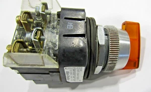 ✌️ALLEN BRADLEY 800T-16HA17KB6DX SER.U INTERRUPTOR SELECTOR ILUMINADO ÁMBAR 120VAC - Imagen 1 de 5