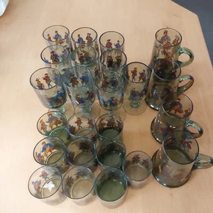 Alte Weinkelche und Bierkrüge bemalt, mit Lufteinschlüssen, grün, 23-er Set - Bild 1 von 6