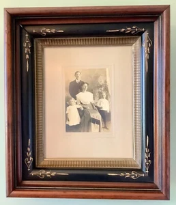Antiker viktorianischer tiefer Rahmen Eastlake eingeschnitten Ebenholz mit Familienporträt 14” x 12” - Bild 1 von 16