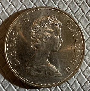 1947-1972 Queen Elizabeth & Prince Philip 25th Wedding Anniversary Uncirculated - Picture 1 of 2