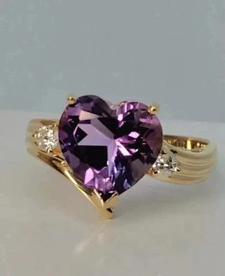 Anillo de compromiso enchapado en oro amarillo de 14 quilates con corte de corazón de amatista creada en laboratorio de 3,00 quilates Foto 1 de 4