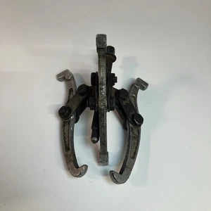 Vintage 6" Triple Arm Jaw Metal Hub Bearing Gear Core Pully Puller - Picture 1 of 8