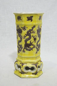 Portaplumas de porcelana esmaltado amarillo chino con marca - Imagen 1 de 6