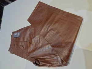 Pantalón plisado Missani marrón suave cordero imitación cuero cocodrilo - Imagen 1 de 3