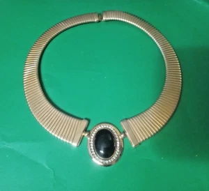 Collana vintage Joan Collins tono oro e vetro nero. 19" X 1 3/4" - Foto 1 di 5