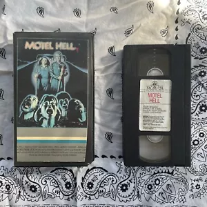 Motel Hell VHS Horror MGM HTF RARE VARIANT RENTAL TESTED! - Picture 1 of 9