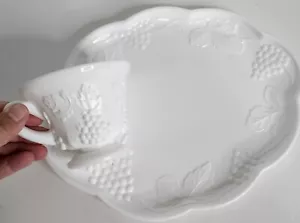 Set of 4 - VINTAGE WHITE MILK GLASS HARVEST GRAPE LEAF SNACK TRAYS/CUPS - Picture 1 of 10