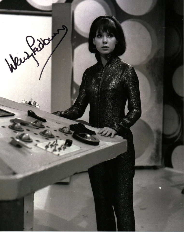 Doctor Who Autograph: WENDY PADBURY (The Mind Robber) Signed Photo - Image 1 of 1