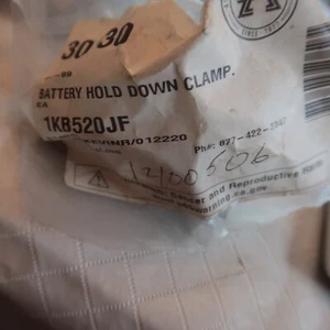 1984 - 1999 Corvette GM Battery Hold Down Tie Bracket 14005061 - Foto 1 di 2