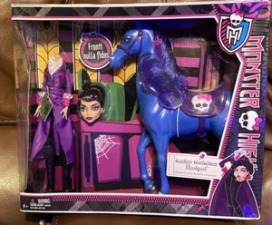 NEU Monster High Headless Headmistress Bloodgood Neu im Karton Regal Gebrauchsspuren - Bild 1 von 4