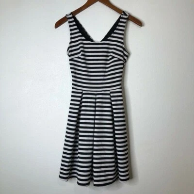 Vestido patinador a rayas Aqua Xsmall Foto 1 de 4