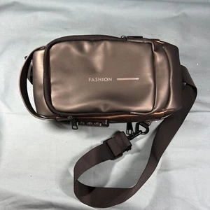 Mode Schultertasche für Männer Wasserdicht USB Crossbody Tasche Anti-Diebstahl Brust J5 - Bild 1 von 8
