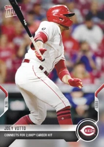 2021 TOPPS NOW CARD CINCINNATI REDS JOEY VOTTO #665 CONNECTS 2.000th CAREER HIT - Bild 1 von 1