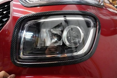 Cubierta de lámpara de luz delantera de fibra de carbono para Hyundai Venue 2019-2025 Foto 1 de 4