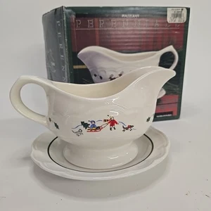 Vintage 1994 Pfaltzgraff Christmas Snow Village Gravy Boat & Saucer Plate 16 Oz - Picture 1 of 3