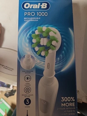 Oral-B Pro 1000 аккумуляторная электрическая зубная щетка, белый - Изображение 1 из 4