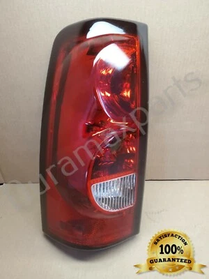 03-07 Chevrolet Silverado LH DRIVERS TAIL LIGHT ASSEMBLY W/ HARNESS & BULBS Foto 1 de 4