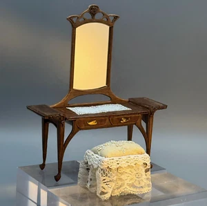 Casa delle bambole artigianale "Vanity Bench" ottomana ricamata a mano all'uncinetto miniatura 1:12 - Foto 1 di 12