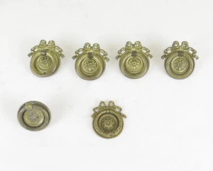 6 MANIGLIE TONDE IN BRONZO STILE LUIGI XV PER MOBILI ANTICHI DORATEX4 - Foto 1 di 8