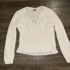 NWT Universal Thread Boho Renaissance Peasant Top M Smocked Cream Romantic - Picture 1 of 5