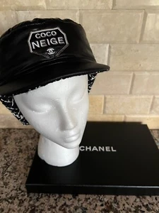 CHANEL 18N- 2019 COCO NEIGE NEW BLACK TRAPPER HAT CC LOGO TWEED CC LINING SIZE M - Picture 1 of 23