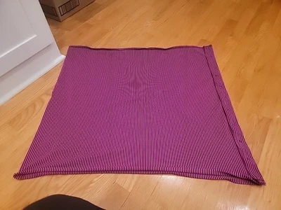 Bufanda Lululemon Convertible a Presión Completa Vinyasa Infinity Hiper Rayas Frambuesa Foto 1 de 4