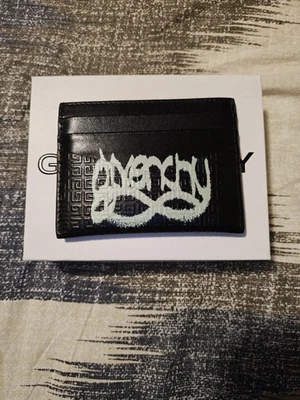Tarjetero de cuero con logotipo de Givenchy Foto 1 de 4