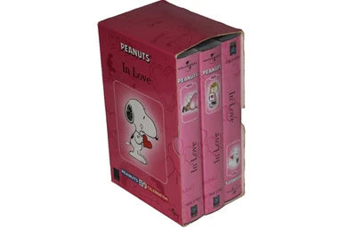 Peanuts In Love VHS Video Kassetten - Box  2000 Snoopy 3-Teilig - Bild 1 von 4