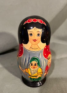 Russische Vintage handbemalte Holz Matroschka Puppen Schneewittchen & 7 Zwerge - Bild 1 von 9