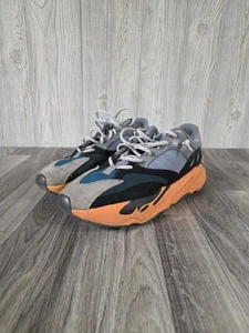 Taglia 12 - Adidas Yeezy Boost 700 Wash Orange 2021 GW0296 autentiche - Foto 1 di 22