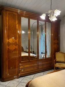 Komplettes Schlafzimmer-Set im klassischen Stil Bett, Schrank, 2Nachtt., Kommode - Bild 1 von 15