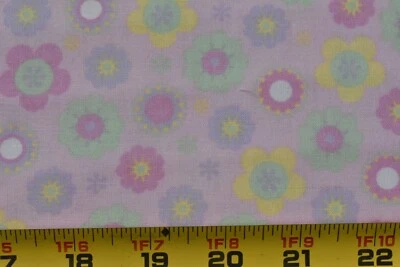 Por 1/2 yarda, edredón de algodón floral pastel sobre rosa, textiles David, P3551 Foto 1 de 4