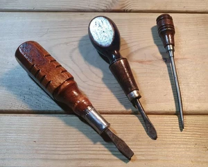 3 Vintage Wooden Handled Screwdrivers Old Hand Tools Woodworking Carpentry Tool - Picture 1 of 6