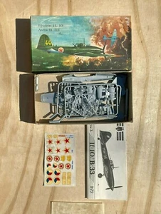 Iljusin IL-10 Avia B 33 WWII Fighter Airplane scala 1:72 scatola aperta NUOVO VECCHIO MAGAZZINO - Foto 1 di 6