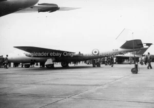 EE CANBERRA - Original Aircraft photo - Picture 1 of 1