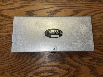 CAJA DE APAREJOS UMCO B-10 DE COLECCIÓN PARA SEÑUELOS GIRATORIOS TRUCHAS CUCHARAS MOSCAS Limpio Foto 1 de 4