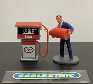 VINTAGE RED ESSO PETROL PUMP for Scalextric Airfix Ninco SCX Fly+ 1.32 Scale - Picture 1 of 5