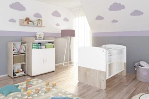 Babyzimmer Set Babybett Wickelkommode Wandregal Regal Kinderzimmerset Gitterbett - Bild 1 von 9