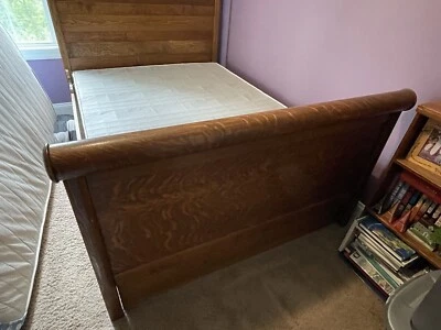 Antiguo juego de dormitorio de roble macizo tocador de cama doble/completo con soporte de lavado de espejo Foto 1 de 4