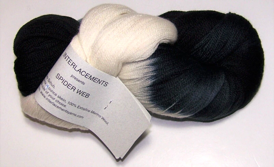 Madeja de 1250 yardas entrelazados telaraña teñida a mano lana merino GRIS WOLF Foto 1 de 1