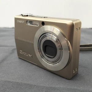 Casio Exilim EX-Z500 Silver 5.0MP Digital Camera From Japan - Picture 1 of 10