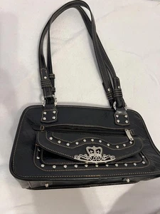 Stylische schwarze Damen Umhängetasche mit Nietendetail - Bild 1 von 4