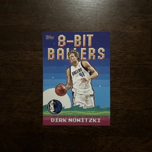 2025-26 Topps Flagship Basketball Dirk Nowitzki 8 Bit Ballers 8B-22 - Bild 1 von 2